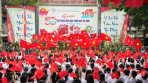 Trường học tưng bừng mừng 50 năm thống nhất đất nước