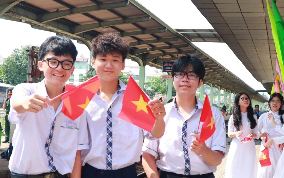 Đề thi Văn lớp 12: Khơi dậy ý thức bảo vệ hòa bình cho thế hệ trẻ